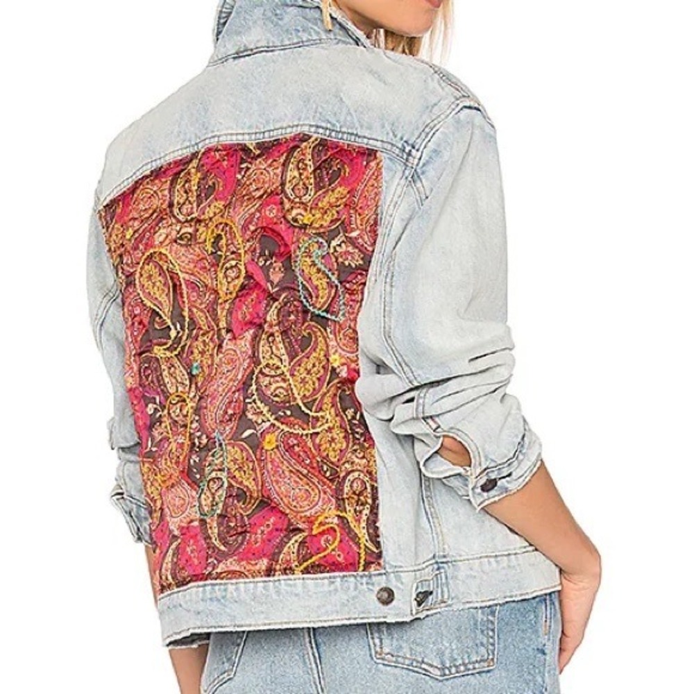 Free People Light Wash Denim Jacket Quilted Paisley Embroidered Back ML ML/G
